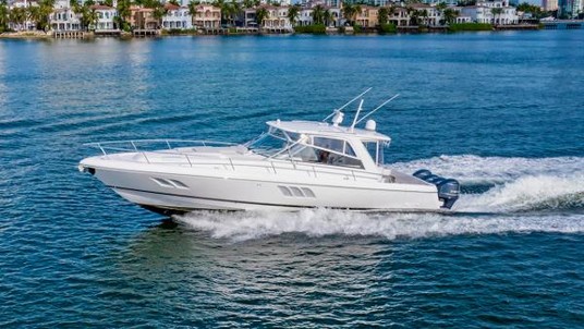 Intrepid 475 Sport Yacht