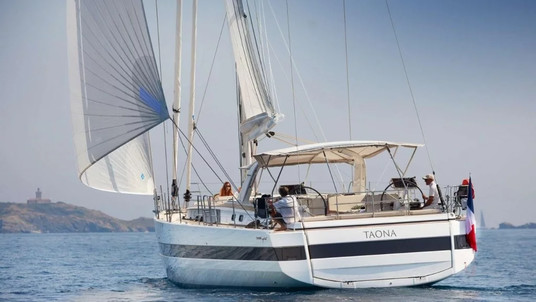 Beneteau Oceanis Yacht 62