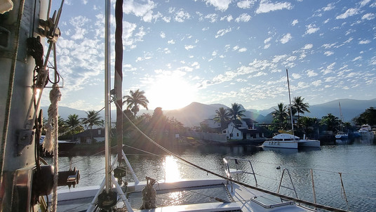 Alugel KURT HUGHES 43 (diaria) HUGHES