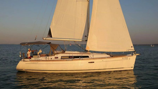 Beneteau Oceanis 37