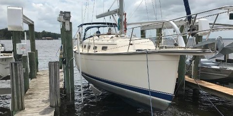 Island Packet Yachts Estero