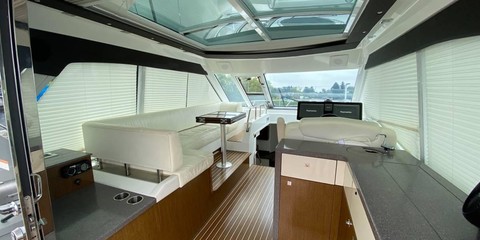 Cruisers Yachts 48 Cantius