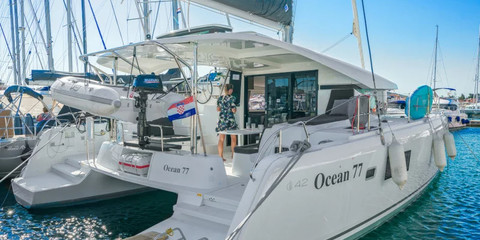 Lagoon 42