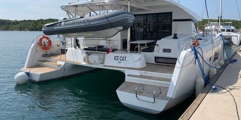 Lagoon 42