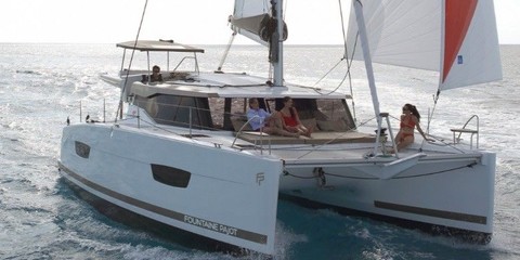 Fountaine Pajot Lucia 40