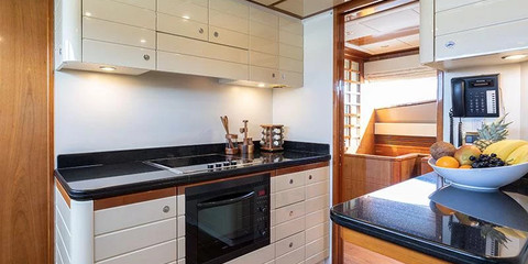 Ferretti 880