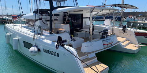 Lagoon 42