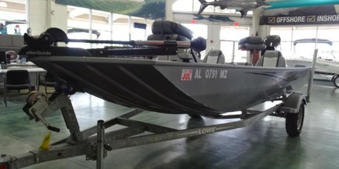 Lowe Stryker 17