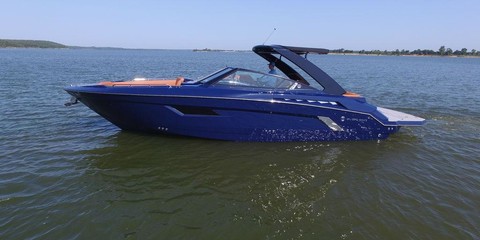 Cruisers Yachts 338 South Beach Edition - Bow Rider
