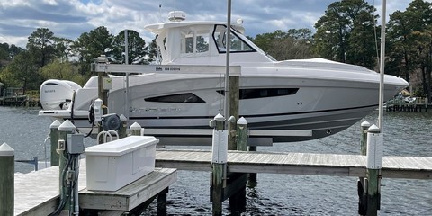 Regal 33 SAV