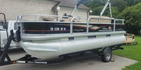 Sun Tracker Bass Buggy 18 DLX