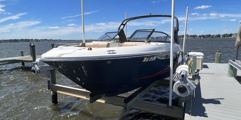 Sea Ray SLX 230