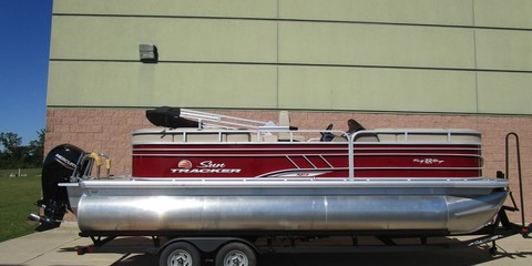 Sun Tracker Party Barge 22 XP3