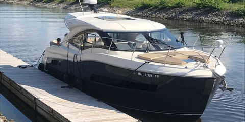 Axopar 37 C T-Top