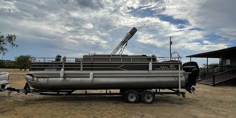 Sun Tracker Fishin Barge 24 XP3