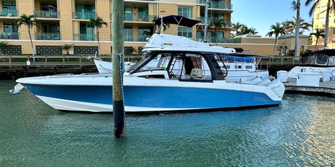 Boston Whaler 350 Realm