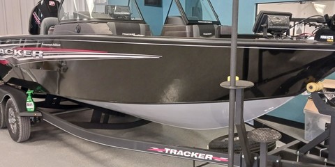 Tracker Targa V-19 WT