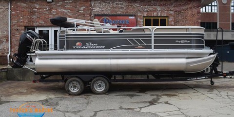 Sun Tracker Party Barge 20 DLX