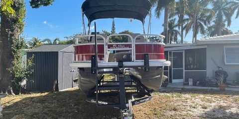 Sun Tracker Bass Buggy 18 DLX