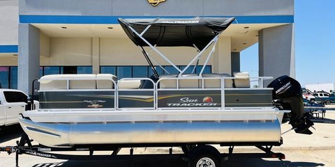 Sun Tracker Party Barge 18 DLX