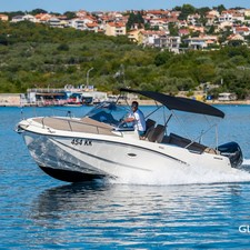 Quicksilver Activ 755 Sundeck