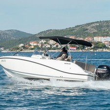 Quicksilver Activ 675 Open
