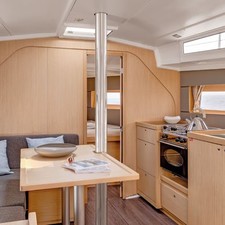 Beneteau Oceanis 38