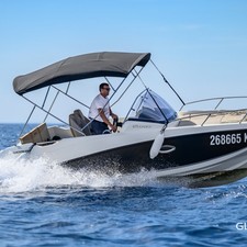 Quicksilver Activ 675 Sundeck