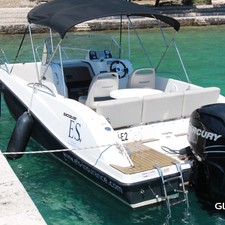 Quicksilver Activ 675 Sundeck