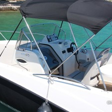 Quicksilver Activ 675 Sundeck