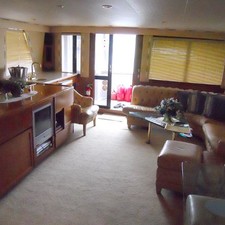 Vantare Cockpit Motoryacht