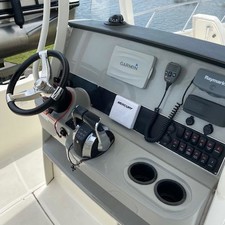 Boston Whaler 270 Dauntless