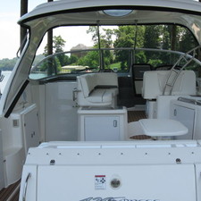 Cruisers Yachts 420 Express