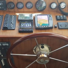 Стальная яхта