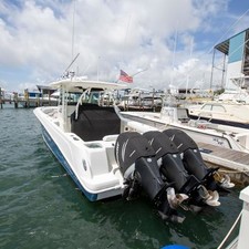 Boston Whaler 370 Outrage