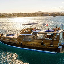 Simpson 12 meter junk rigged