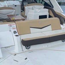 Cruisers Yachts 338 Bow Rider