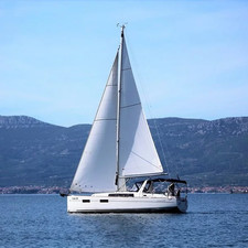 Beneteau Oceanis 35