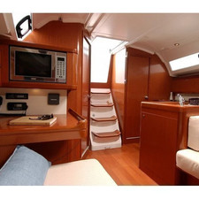 Beneteau Oceanis 37