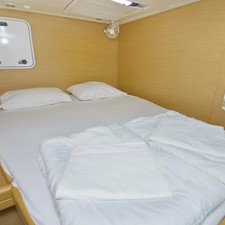 Lagoon 421