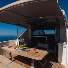 Riviera 5000 Sport Yacht