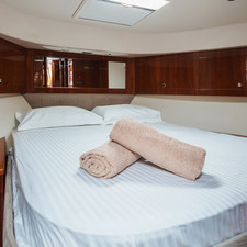 Riviera 5000 Sport Yacht