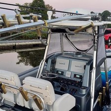 Pursuit 2870 center console