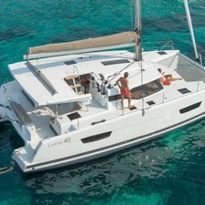 Fountaine Pajot Lucia 40