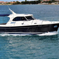 Adriana 36