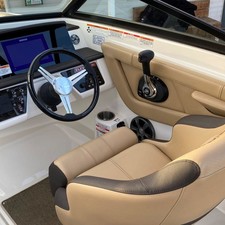 Sea Ray SPX 210