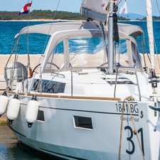 Beneteau Oceanis 38