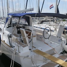 Beneteau Oceanis 38