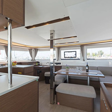 Lagoon 46 A/C &amp; GEN