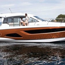 Sealine C390